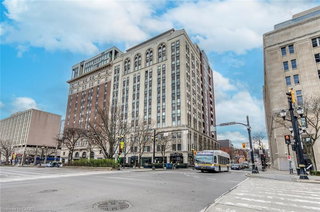 905 - 112 King Street E