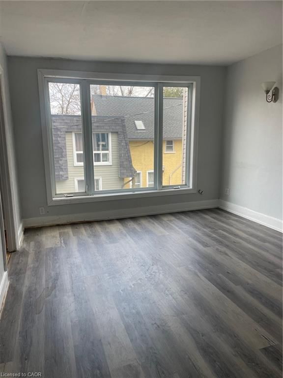 3 - 74 William Street W