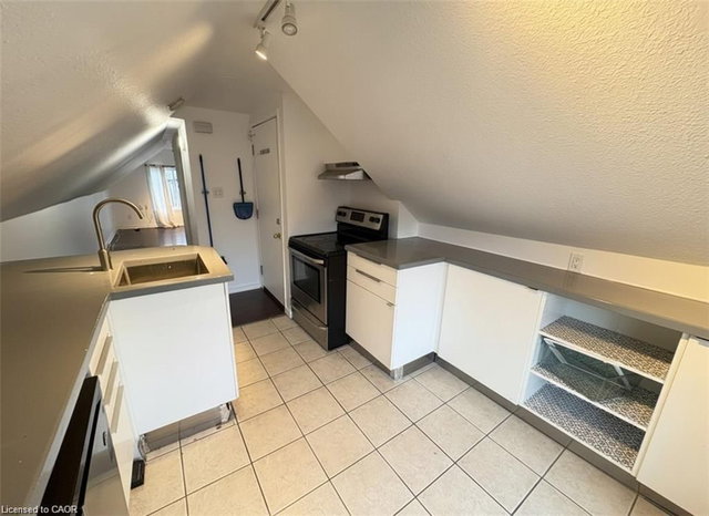 3 - 41 Fairview Avenue