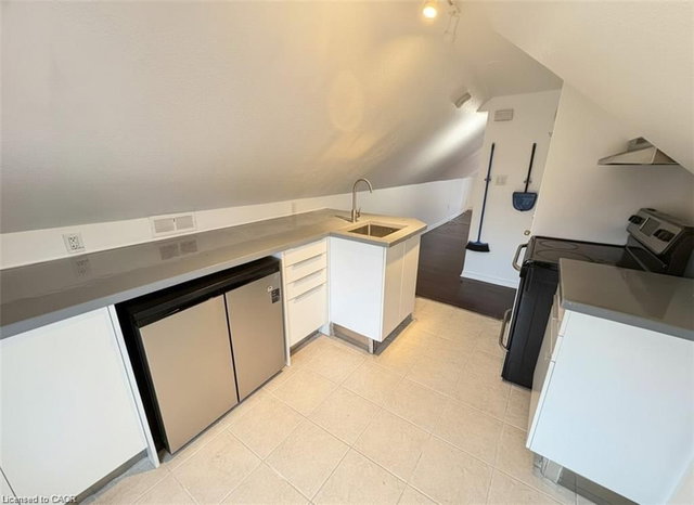 3 - 41 Fairview Avenue