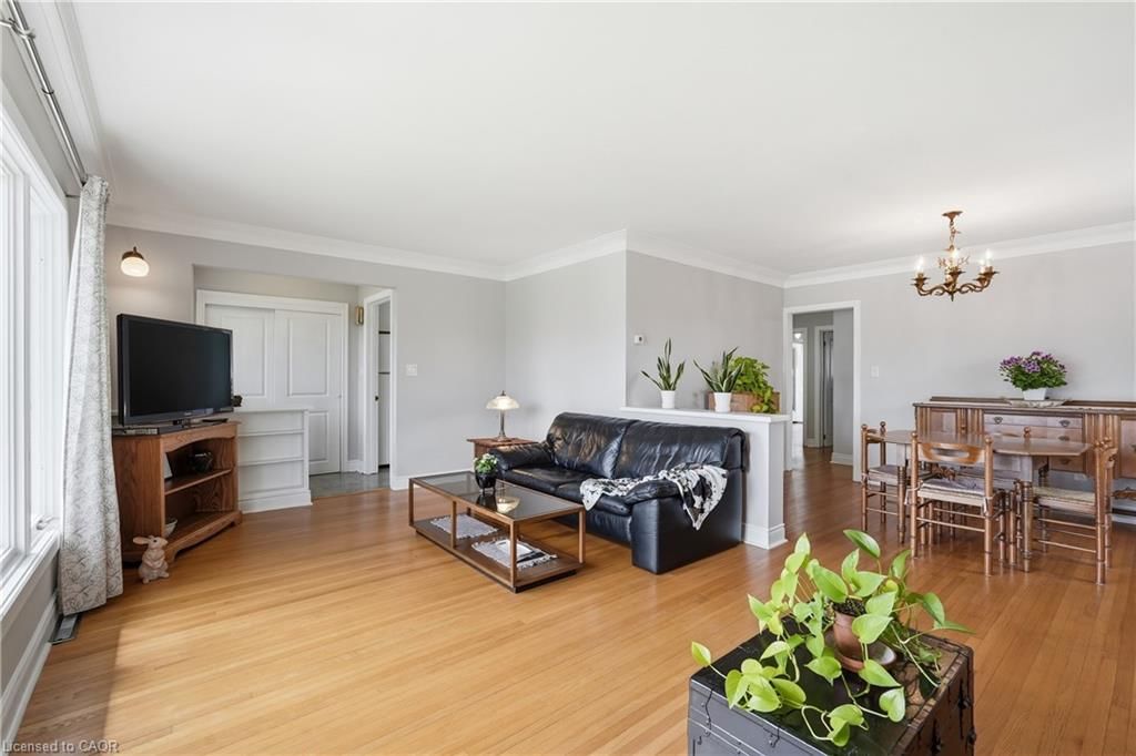 Single Family Residence for sale at 62 Grenadier Drive, Hamilton, ON, L8T 4E3 - Huntington - MLS: 40821473