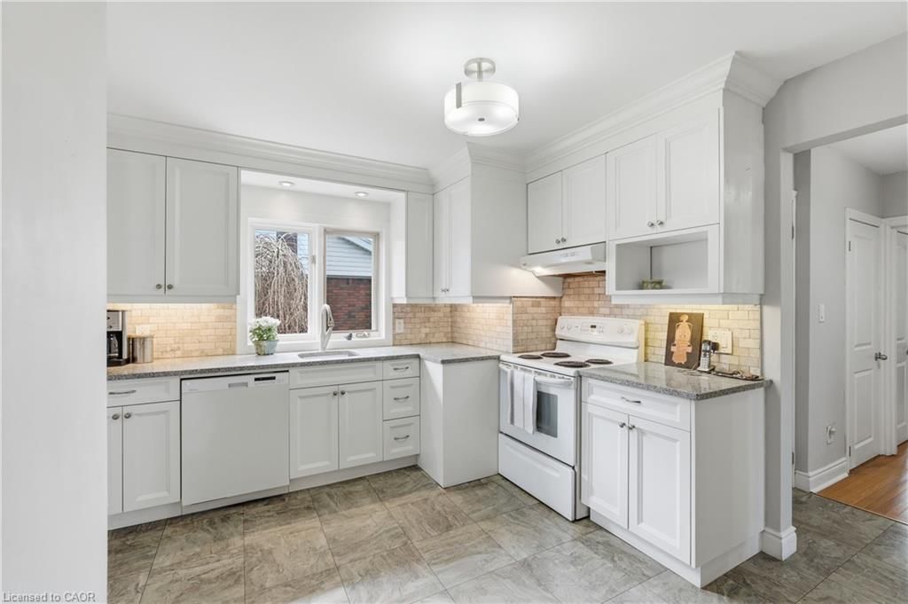 Single Family Residence for sale at 62 Grenadier Drive, Hamilton, ON, L8T 4E3 - Huntington - MLS: 40821473