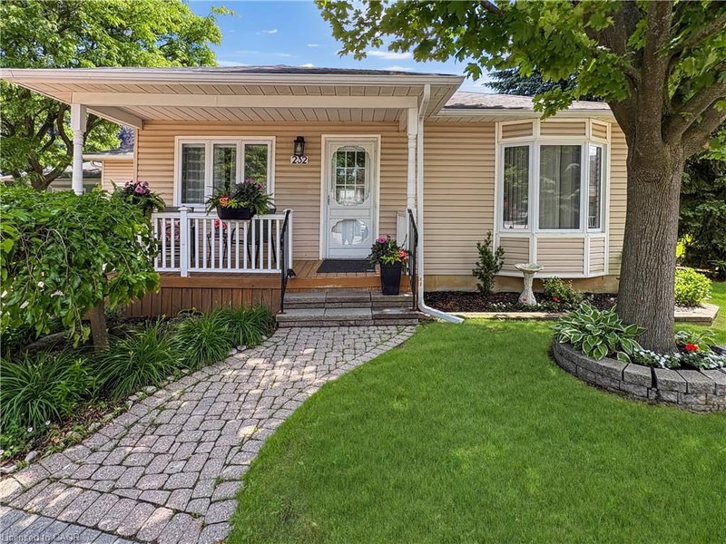 232 Silverbirch Boulevard