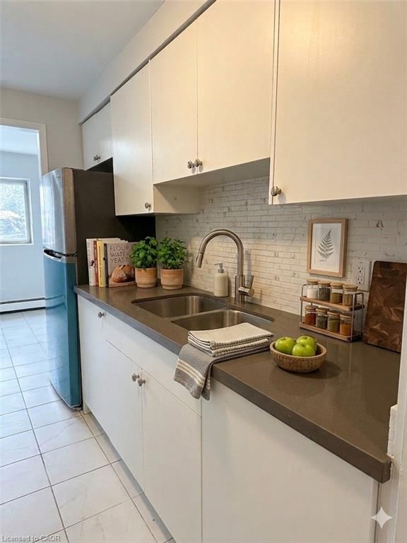 4 - 15 Mowat Boulevard