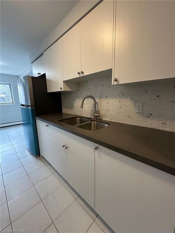 4 - 15 Mowat Boulevard