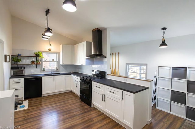 239 Metcalfe Street N