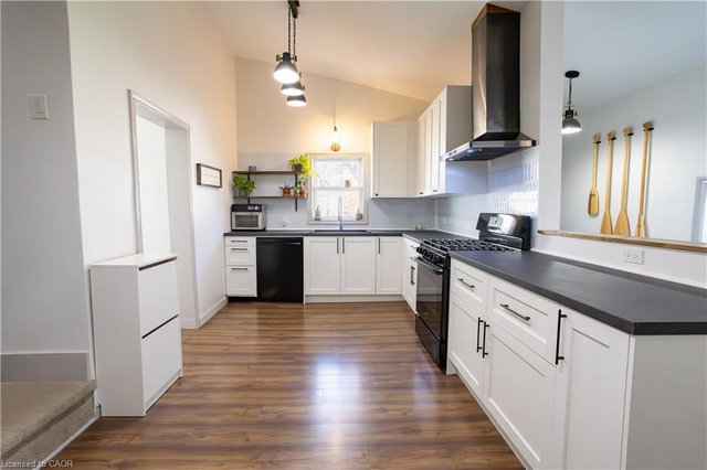 239 Metcalfe Street N