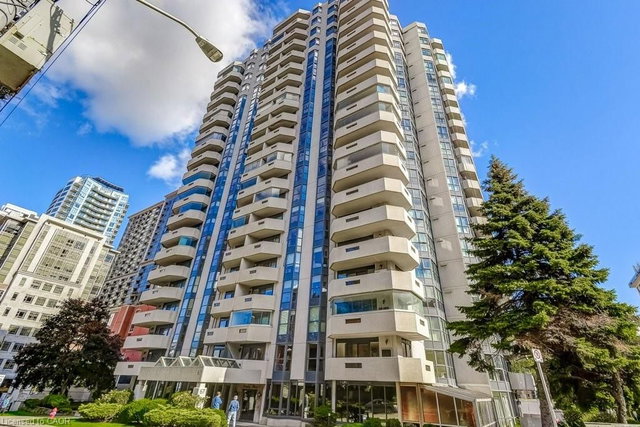 9D - 67 Caroline Street S