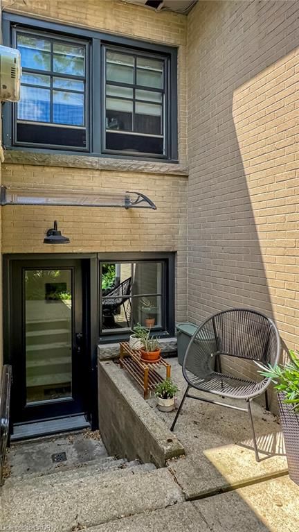 LOWER - 64 Undermount Avenue