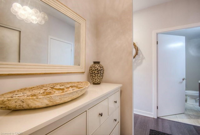 1402 - 85 Duke Street W