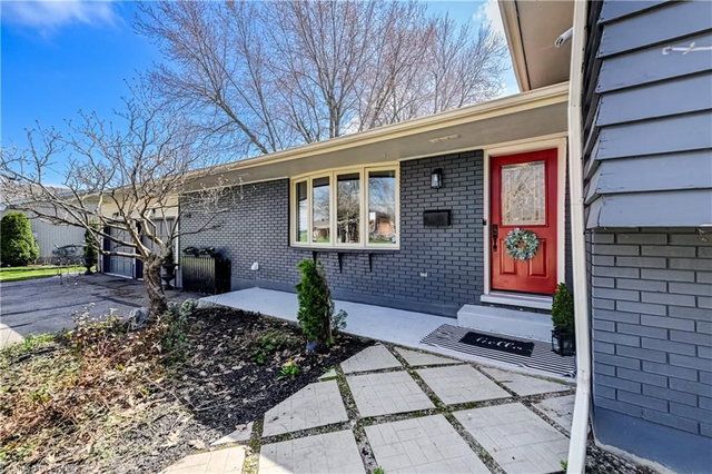 750 Elizabeth Street E