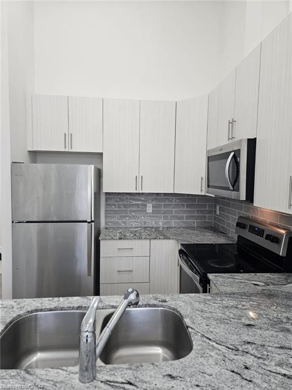 211 - 100 Garment Street