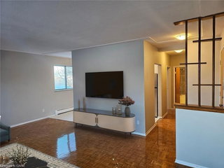 B2 - 2205 King Street E