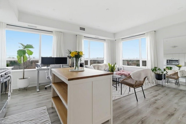 601 - 247 Northfield Drive E