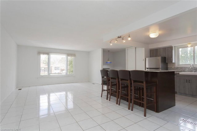 2303 Malcolm Crescent