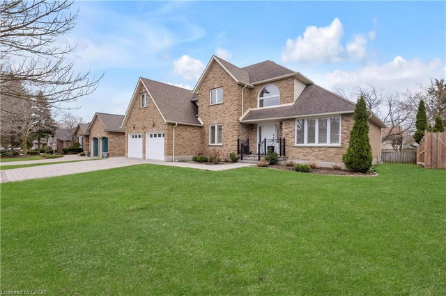 579 Paradise Crescent