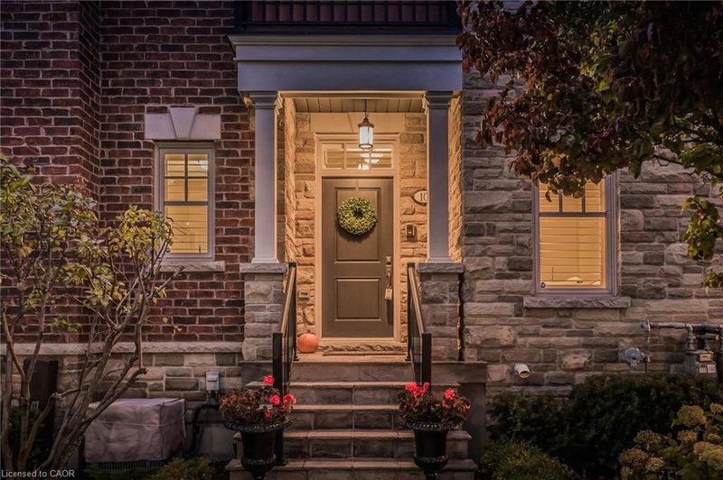 10 - 2061 Maria Street
