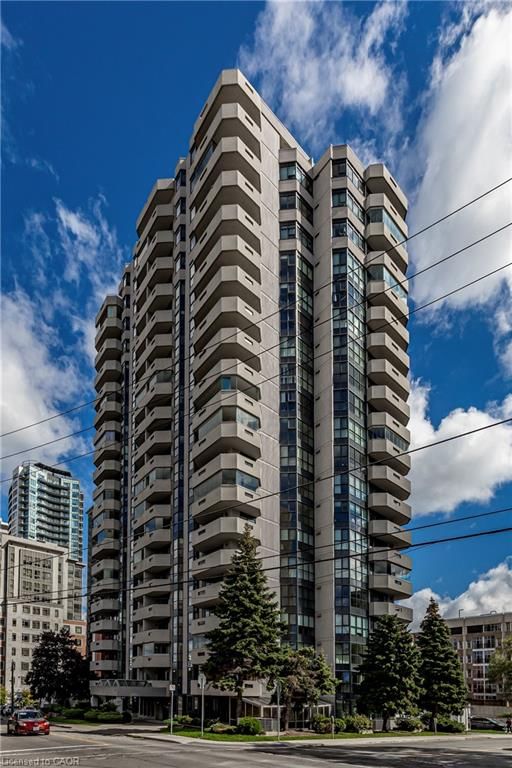 304 (3D) - 67 Caroline Street S