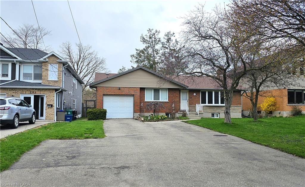 Single Family Residence for lease at UPPER-208 Montgomery Road, Kitchener, ON, N2H 3P7 - Downtown Kitchener/East Ward - MLS: 40822378