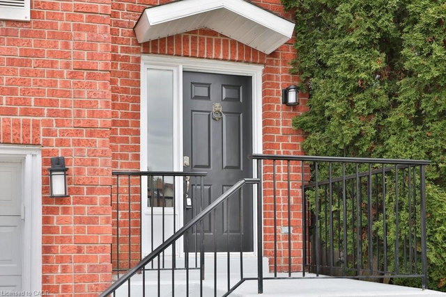 3219 Twin Oaks Crescent