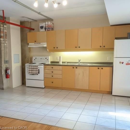 4 - 12 Bridgeport Road E