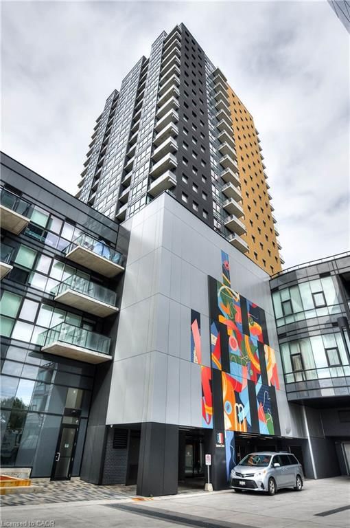 802 - 100 Garment Street