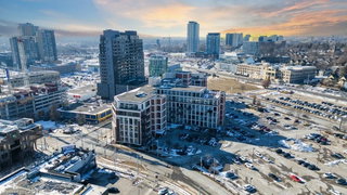 519 - 404 King Street W