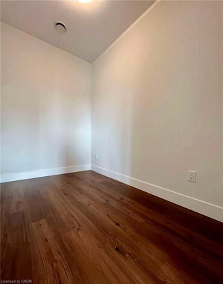 606 - 1000 Lackner Place