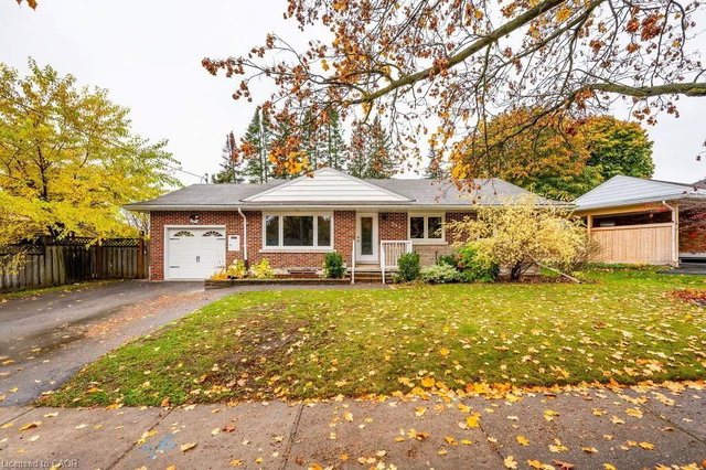 Lower - 543 Dunbar Road S