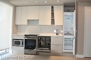 911 - 3900 Confederation Parkway