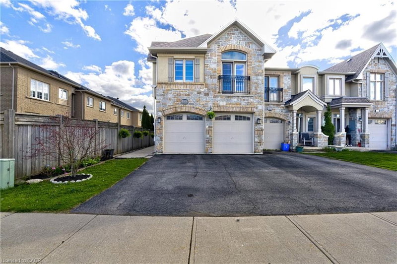 2325 Stone Glen Crescent, Oakville, Ontario