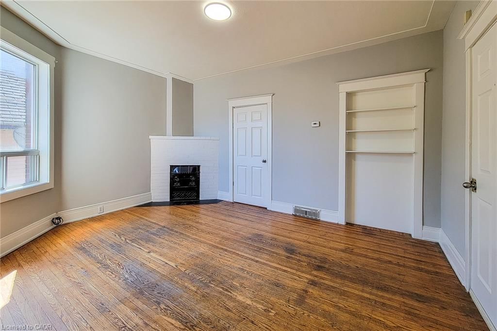 UPPER - 254 Emerald Street N 4