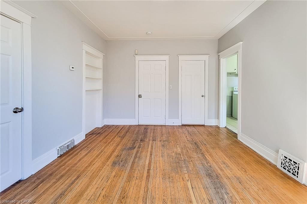 UPPER - 254 Emerald Street N 5