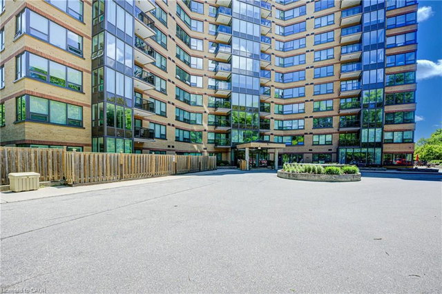 102 - 237 King Street W