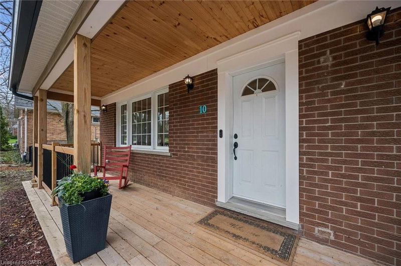 10 Winston Crescent