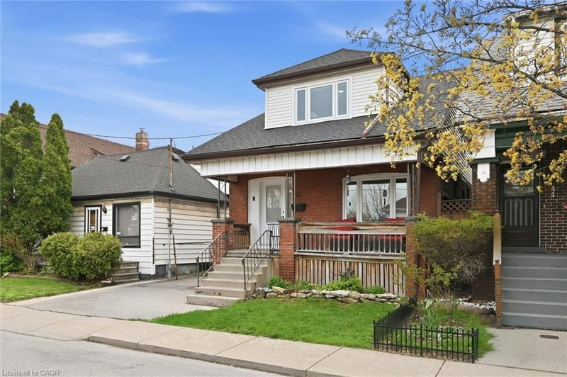 46 Mayflower Avenue