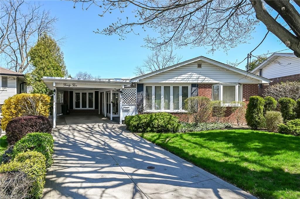 Single Family Residence for sale at 42 Holbrook Road, Hamilton, ON, L9C 2H2 - Westcliffe - MLS: 40823732