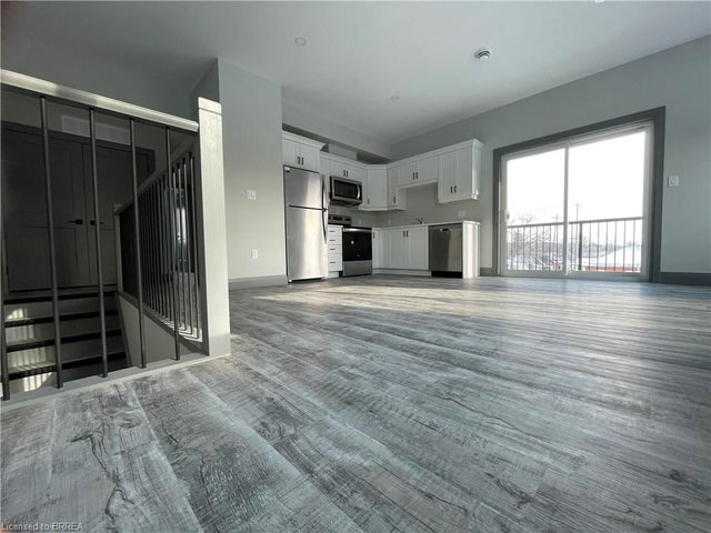 302 - 600 Norfolk Street