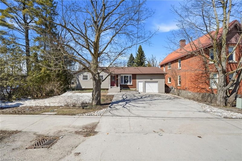 268 Mississauga Street W