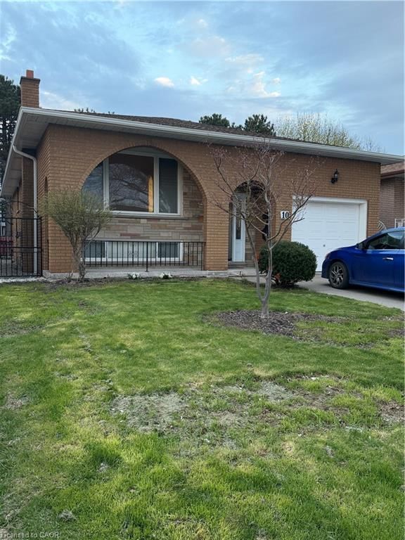 UPPER - 10 Fairington Crescent