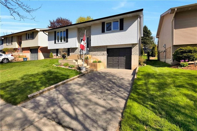16 Sandlewood Avenue