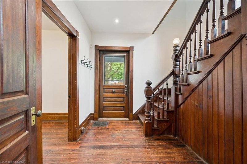 245 Lowther Street S photo 5