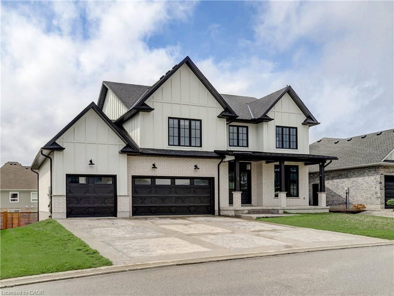 8 Edgeview Crescent