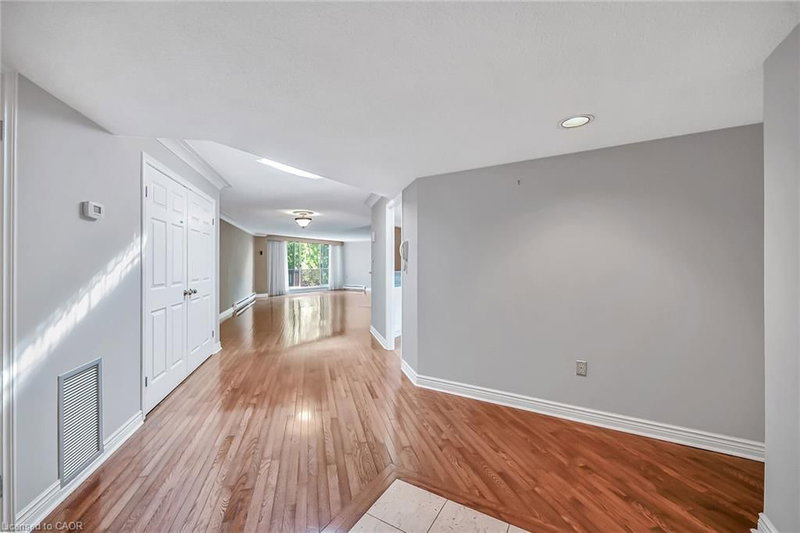 PH1 - 150 Wilson Street W