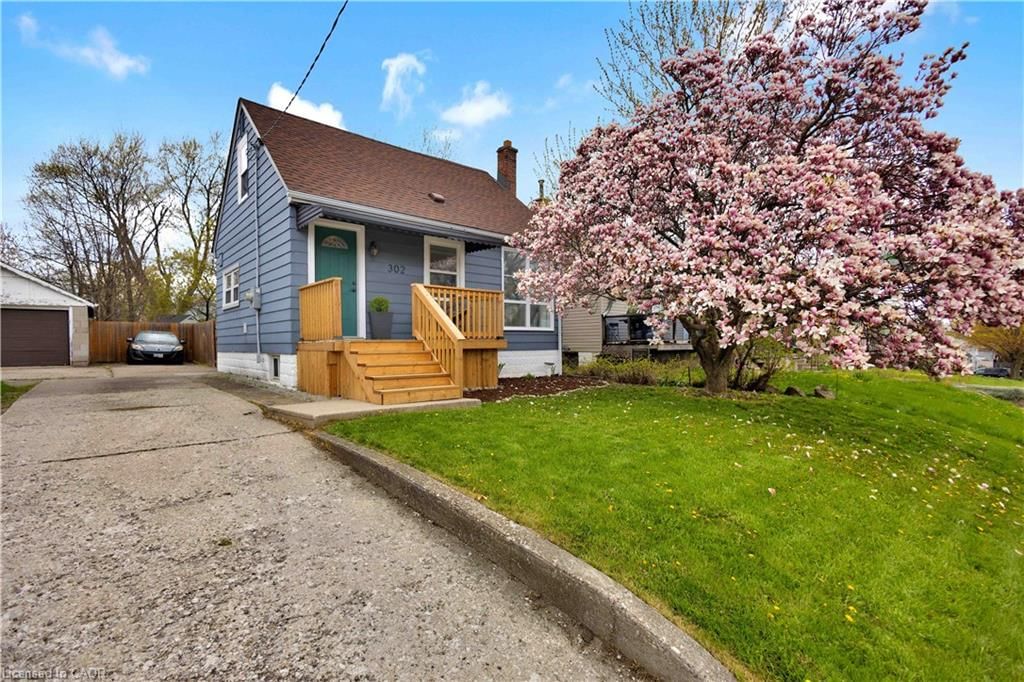 Single Family Residence for sale at 302 East 22nd Street, Hamilton, ON, L8V 2W1 - Eastmount - MLS: 40824699