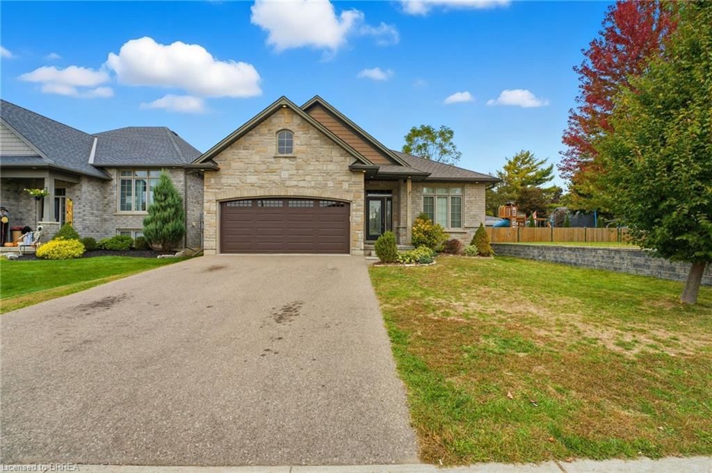 Single Family Residence for sale at 11 Cottonwood Street, Waterford, ON, N0E 1Y0 - Waterford - MLS: 40825084