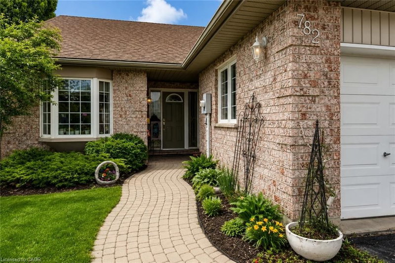 782 Lavery Street photo 4