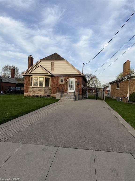 Single Family Residence for lease at 37 Lower Horning Road, Hamilton, ON, L8S 3E9 - Ainslie Wood North - MLS: 40825289