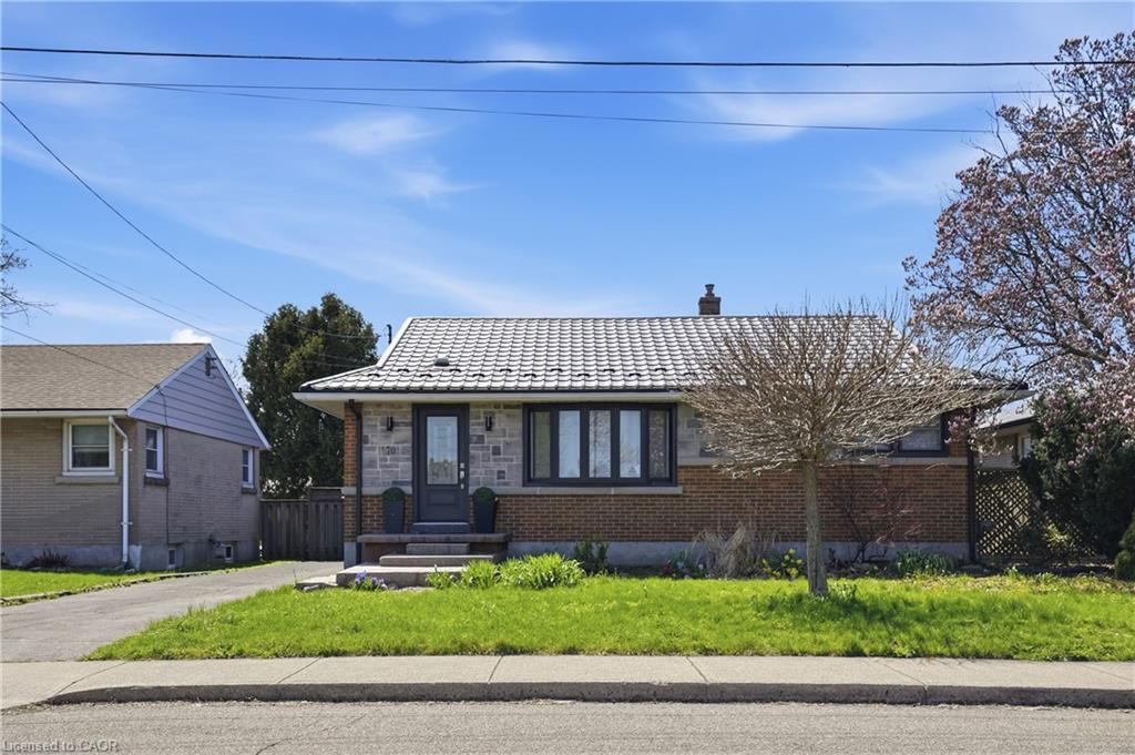 Single Family Residence for lease at 70 Sandalwood Avenue, Hamilton, ON, L8T 2E3 - Huntington - MLS: 40825391