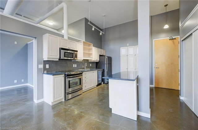 526 - 404 King Street W